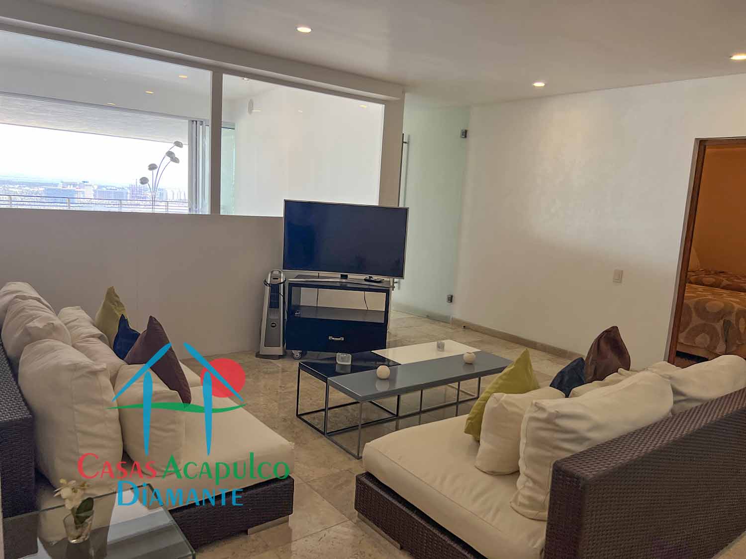 EOS 403 - Sala de televisión 1